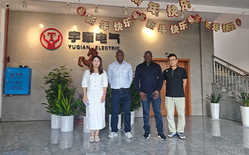 礦用湘潭電機車廠家歡迎海外客戶來訪參觀